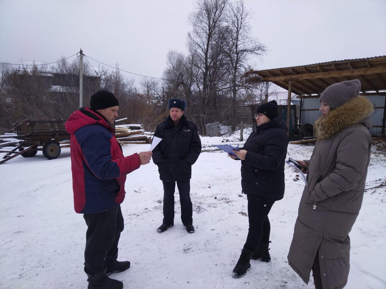 в Павловке проведен мониторинг торговых объектов.