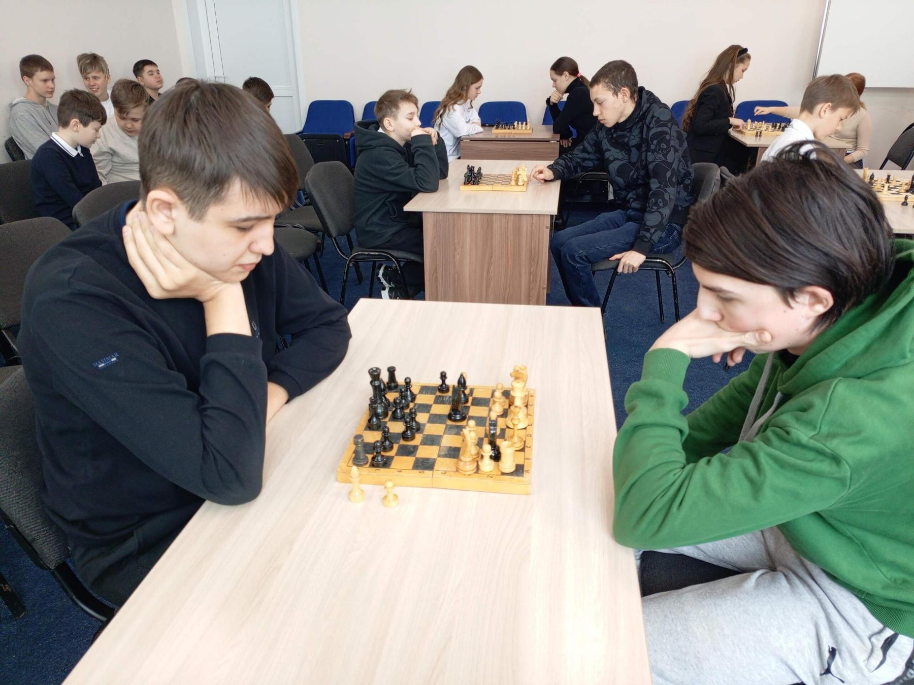 В Павловке прошли соревнования по шахматам.