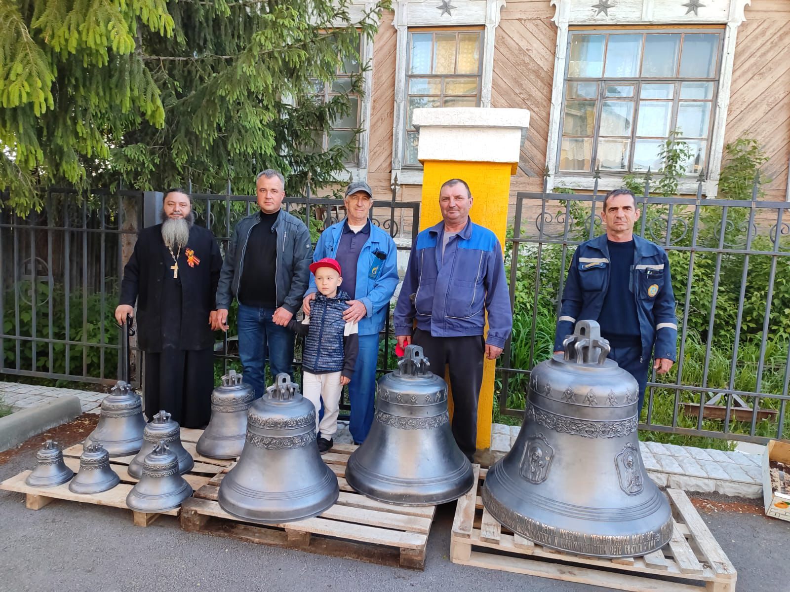 Колокола привезли!.