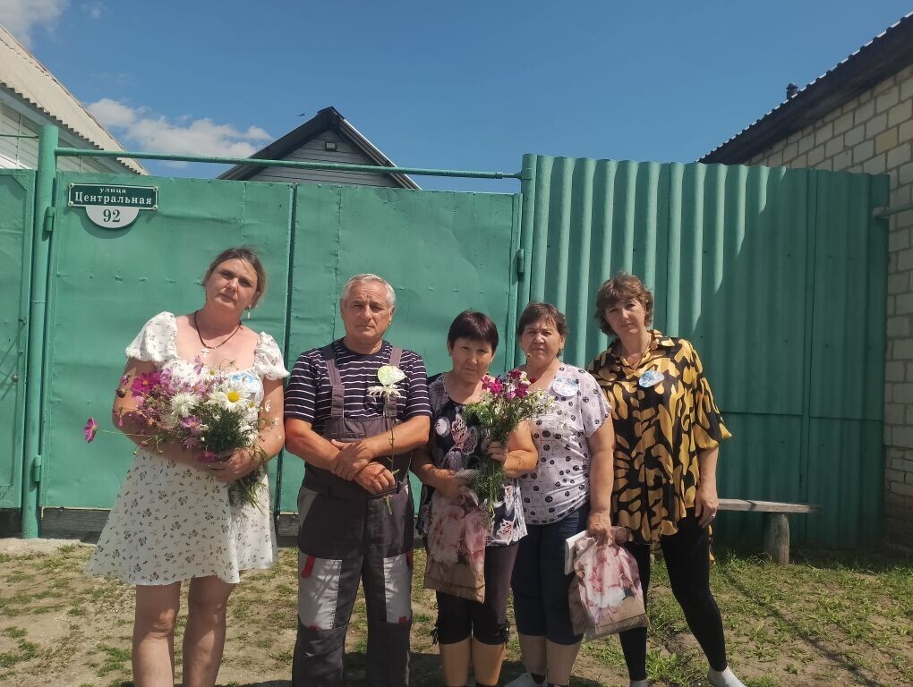 Культорганизаторы Шиковского сельского дома культуры провели акцию поздравления на дому.