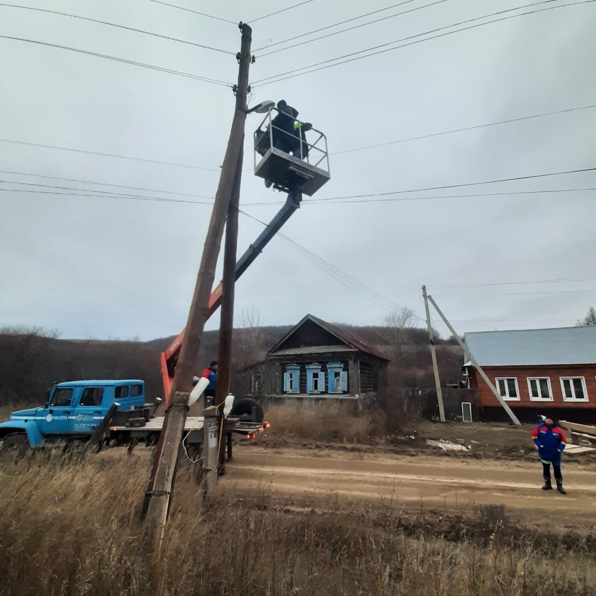 В Павловском районе меняют освещение.