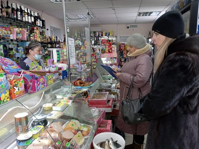 Проведён мониторинг торговых объектов в  р.п.Павловка на факт установления неформальной занятости.