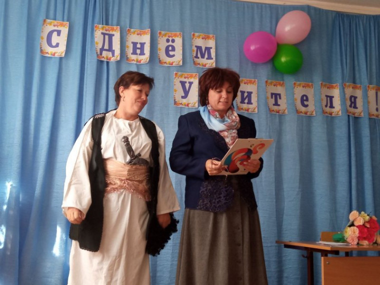 С прекрасным праздником, наших дорогих учителей, поздравили культорганизаторы Октябрьского СДК. Подняли всем настроение миниатюрой "Страсти Отелло и Дездемоны".. С прекрасным праздником, наших дорогих учителей, поздравили культорганизаторы Октябрьского СДК. Подняли всем настроение миниатюрой "Страсти Отелло и Дездемоны"..