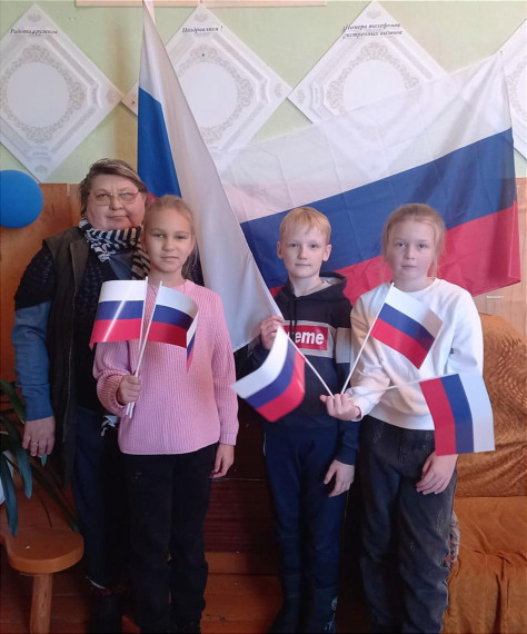 В Илюшкинском СК провели литературный вечер "Велика Россия, в единстве сила". В Илюшкинском СК провели литературный вечер "Велика Россия, в единстве сила".
