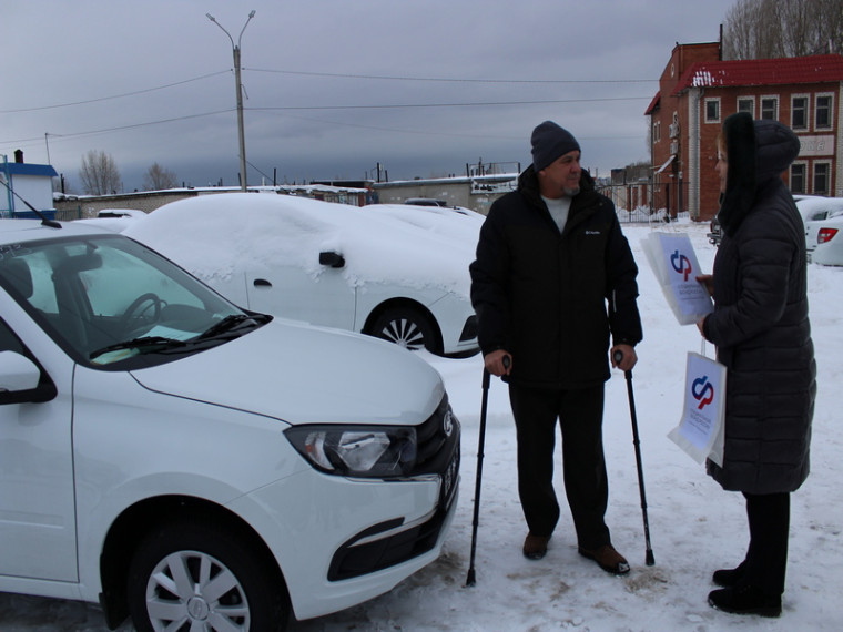 Новые автомобили Lada Granta получили десять жителей Ульяновской области, которые ранее пострадали на производстве. Новые автомобили Lada Granta получили десять жителей Ульяновской области, которые ранее пострадали на производстве.