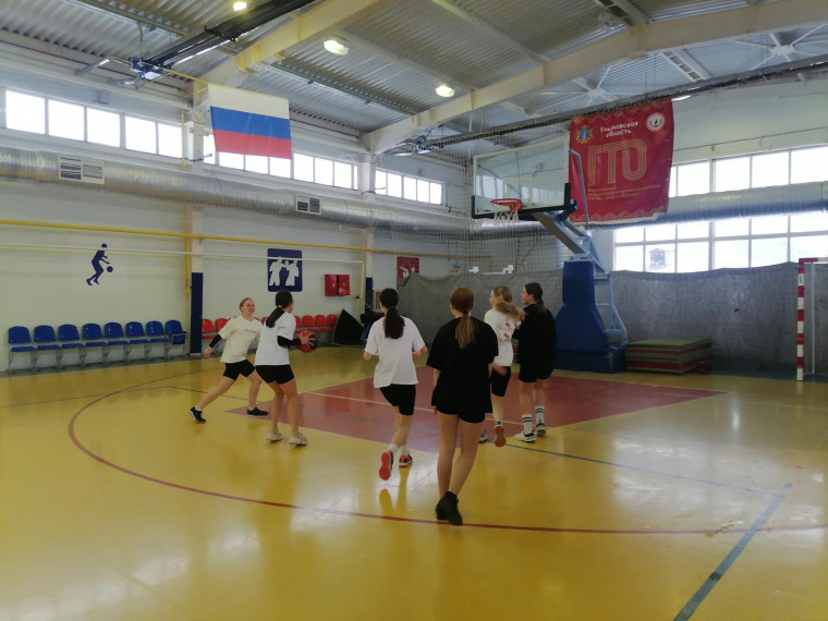 В Павловке проходит первенство по стритболу. В Павловке проходит первенство по стритболу.