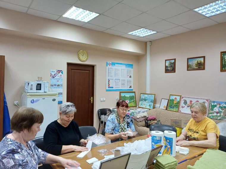 1500 наборов сухого душа изготовили активисты чердаклинского Центра общения старшего поколения для участников специальной военной операции. 1500 наборов сухого душа изготовили активисты чердаклинского Центра общения старшего поколения для участников специальной военной операции.