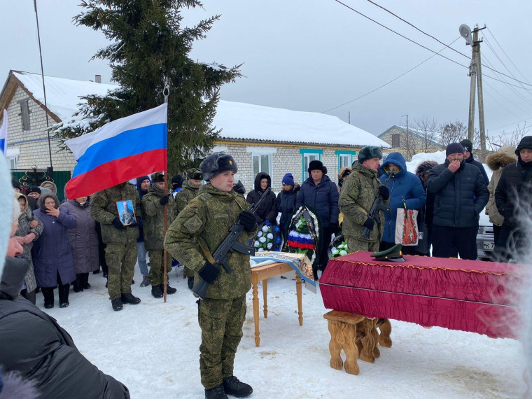 Вчера в Павловском районе простились с земляком, погибшим в ходе СВО.