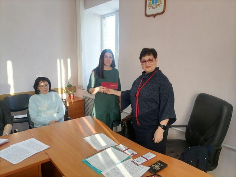 Жители Павловского района получили удостоверения общественного инспектора. Жители Павловского района получили удостоверения общественного инспектора.