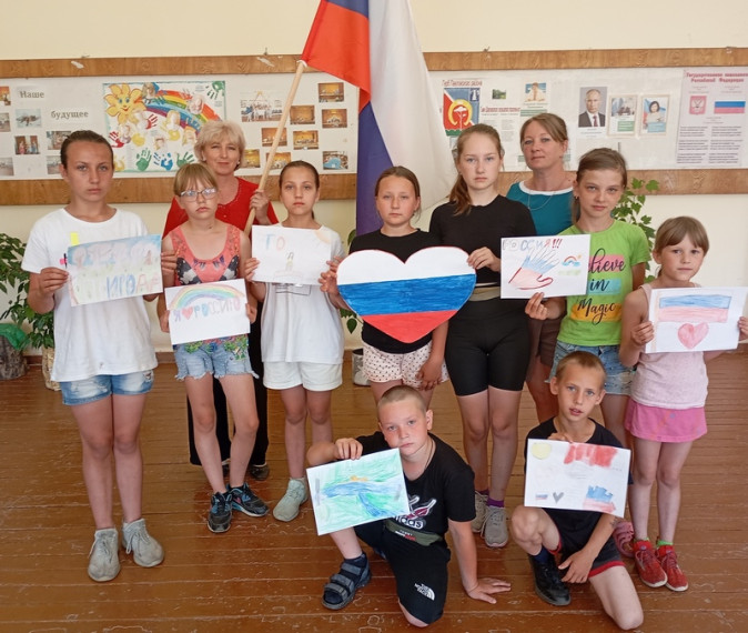 В преддверии праздника Дня России! Ребята из летнего лагеря ,,Аталанты,, отвечали на вопросы работников Дома культуры - Что для тебя Россия?. В преддверии праздника Дня России! Ребята из летнего лагеря ,,Аталанты,, отвечали на вопросы работников Дома культуры - Что для тебя Россия?.