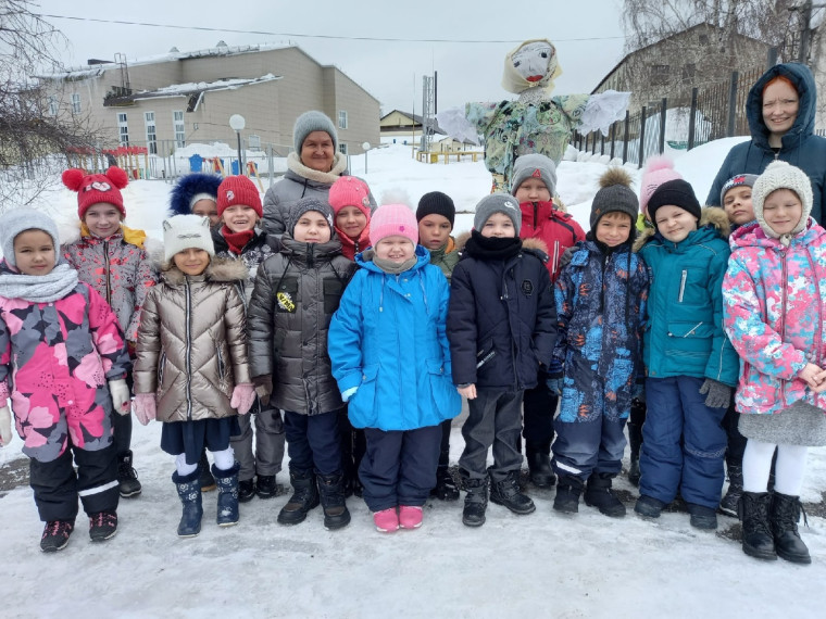 познавательно-игровую программу «Масленица, угощай, всем блиночков подавай!».