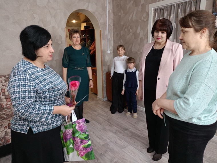 В Павловке посетили семьи, в рамках акции «Расту V семье Героя». В Павловке посетили семьи, в рамках акции «Расту V семье Героя».