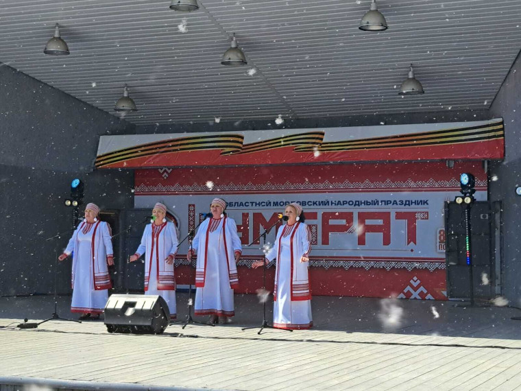 Вокальный коллектив Павловского района приняли участие в областном празднике «Шумбрат». Вокальный коллектив Павловского района приняли участие в областном празднике «Шумбрат».