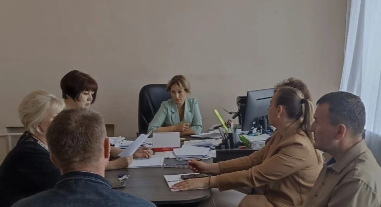 Жители района продолжают заключать социальные контракты. Жители района продолжают заключать социальные контракты.