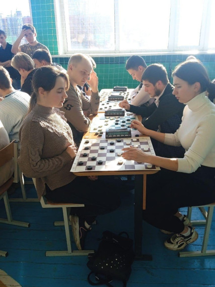 Студенты Павловского техникума принимали участие в командном первенстве по русским шашкам.