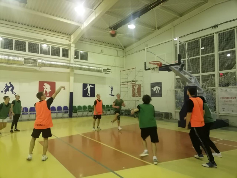 В Павловке прошли соревнования по баскетболу.