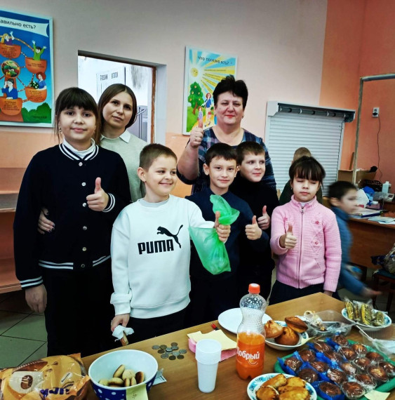 В Павловской СШ №1 прошла благотворительная ярмарка.